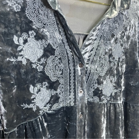 Andree by Unit Whimsigoth Boho Blue Crushed Velvet Embroidered Button Down Top - Picture 2 of 6
